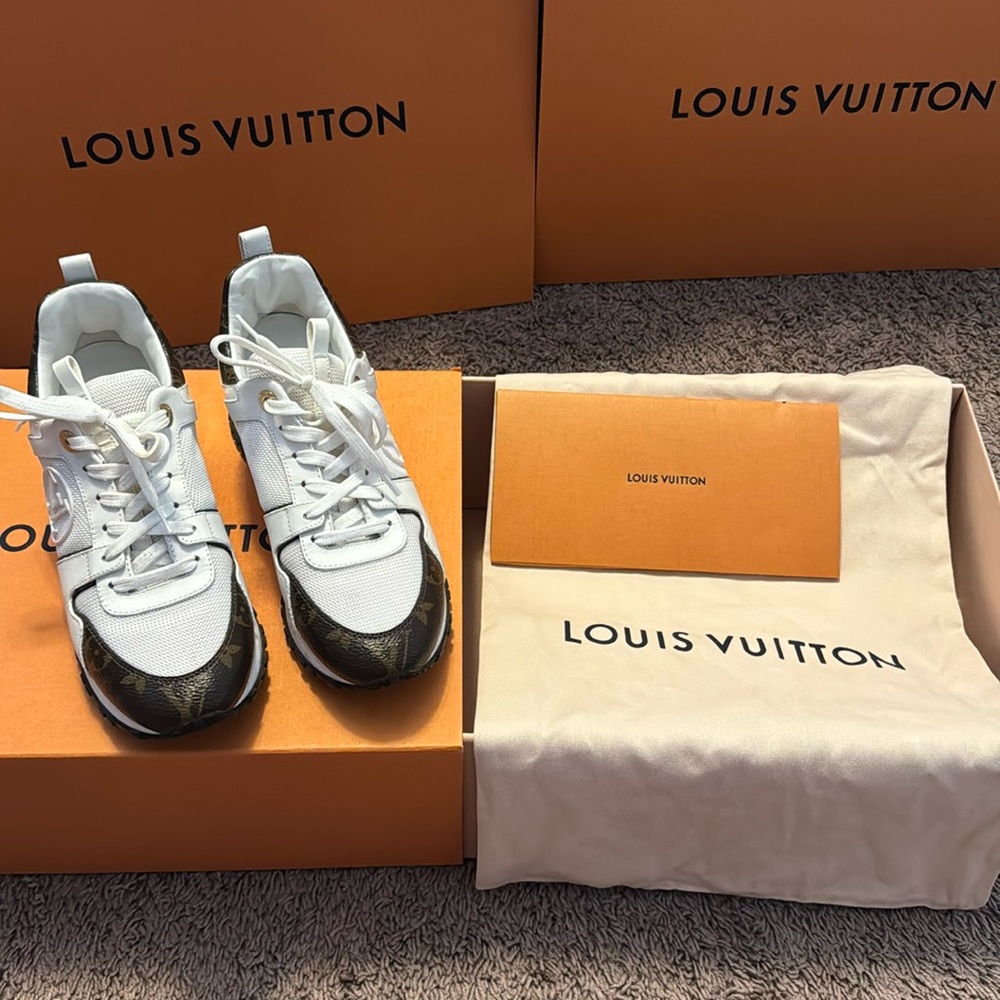 Louis Vuitton Sneakers size 7